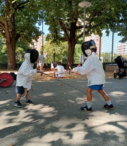 Kinder beim Sport im Quartier